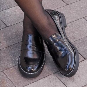 Black loafers Unworn